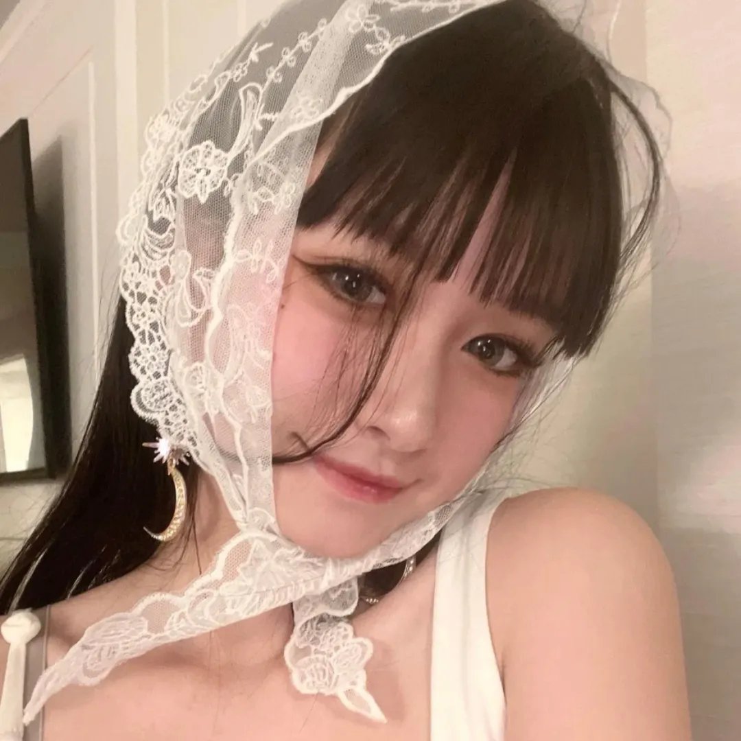 蓝色嘴巴的脸